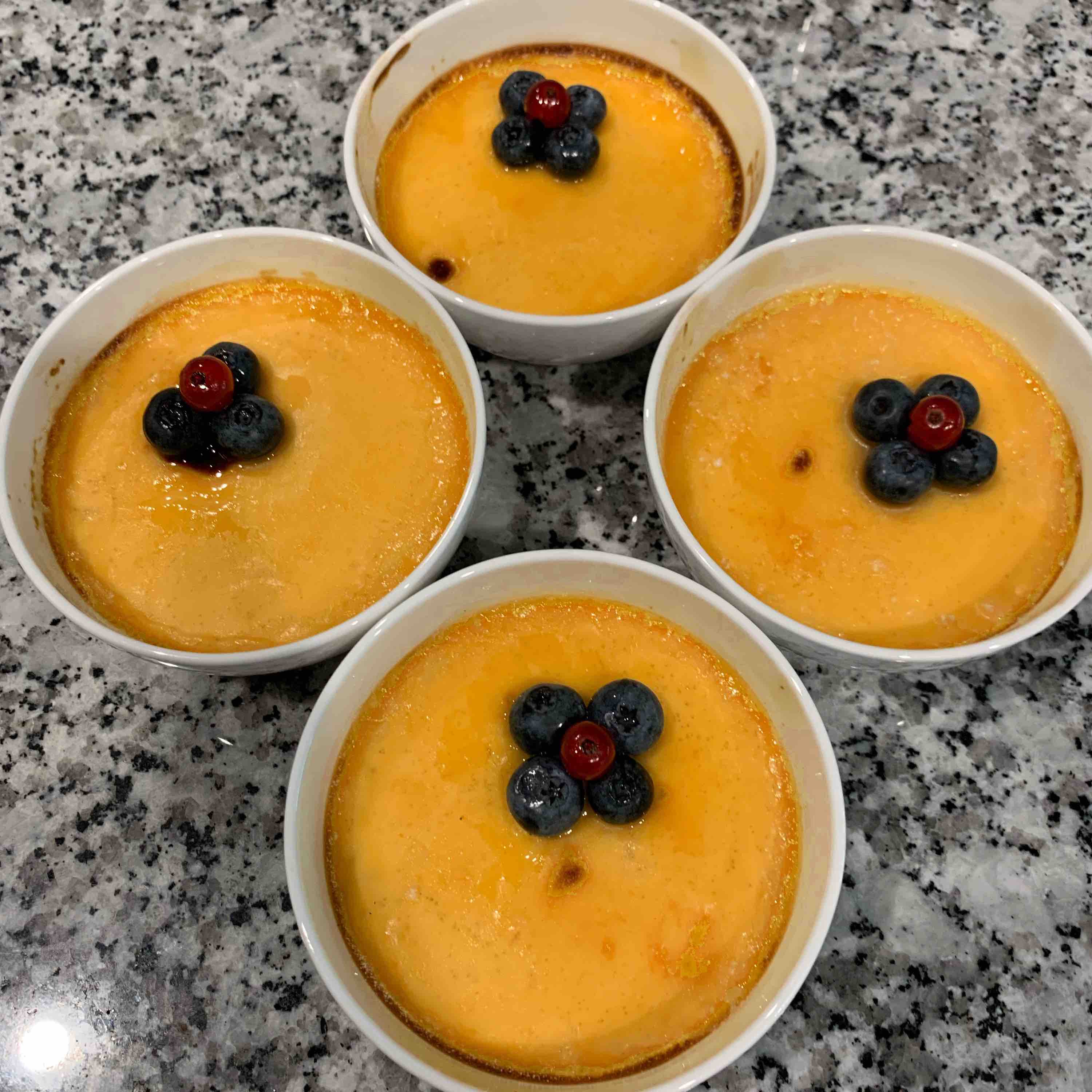 با من قدم بزن logo